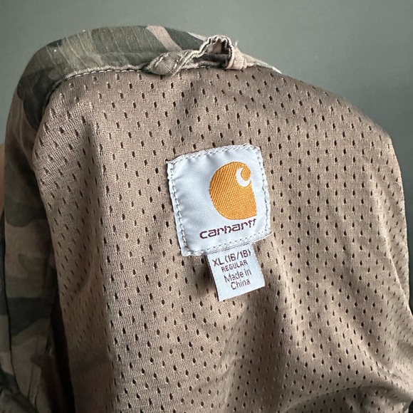 Women’s Carhartt Camo Vest - Picture 4 of 4